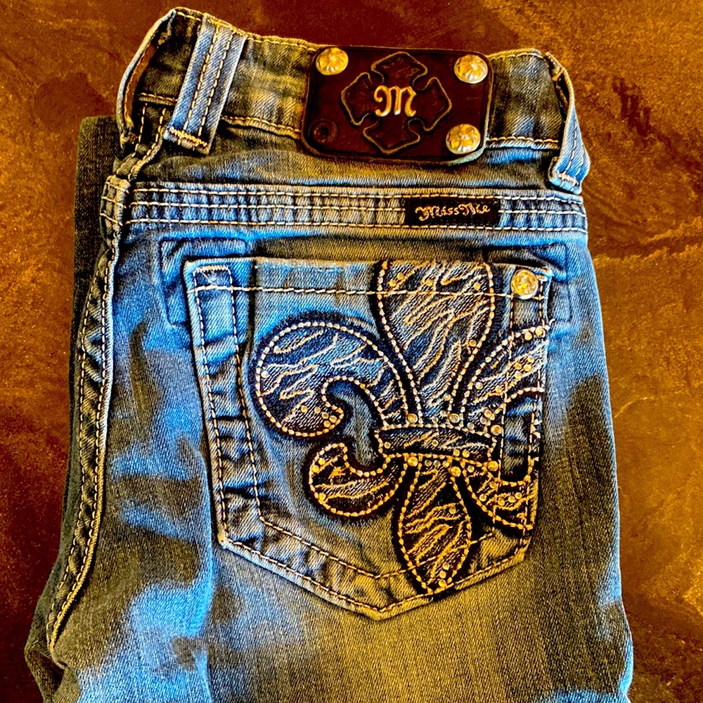 Size 27 Miss Me Fleur De Lis Bootcut Jeans